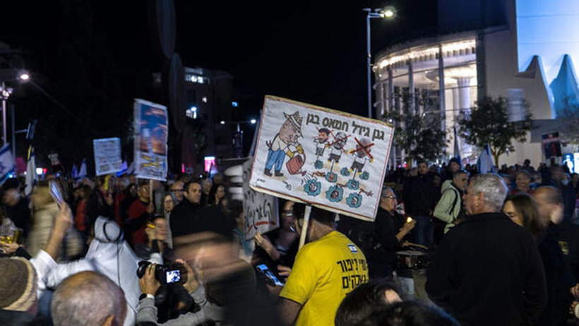 Tel Aviv’de Netanyahu’ya Tepki, Halk Sokağa Döküldü: ‘Bu Hükümet İsrail Tarihinin En Kötüsü’ - Resim : 3