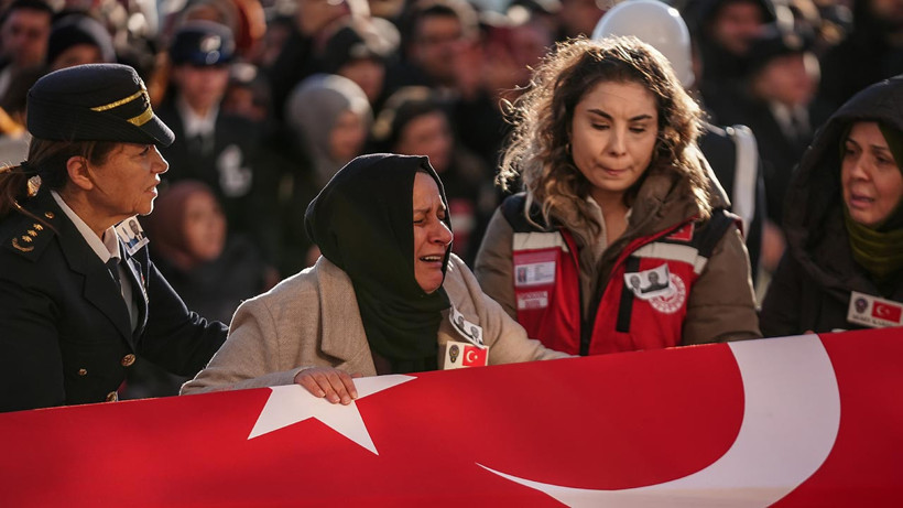 Türkiye Şehitlerine Ağlıyor… IŞİD Saldırısında Şehit Olan 3 Polise Yalova’da Son Görev - Resim : 3