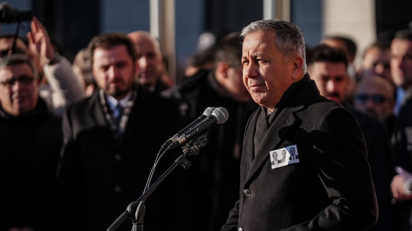 Türkiye Şehitlerine Ağlıyor… IŞİD Saldırısında Şehit Olan 3 Polise Yalova’da Son Görev - Resim : 1