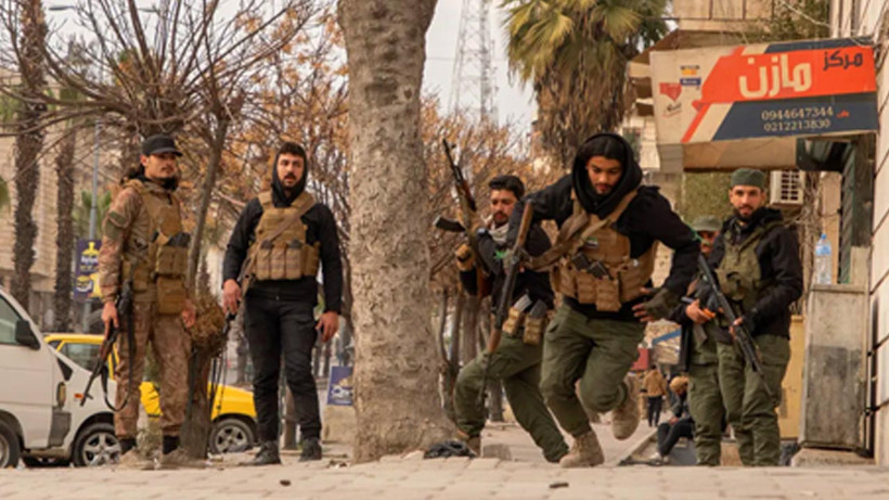 Halep’te Çatışma Tırmanıyor: Suriye Ordusu YPG’yi Vuruyor! Can Kaybı 9’a Yükseldi - Resim : 2