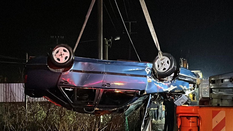 Otomobil Çaya Düştü! Baba ve Oğlu Hayatını Kaybetti - Resim : 1