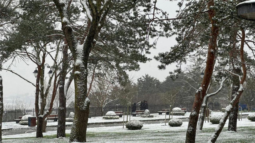İstanbul’a Kar Geri Döndü! Yüksek Kesimler Beyaza Büründü - Resim : 1