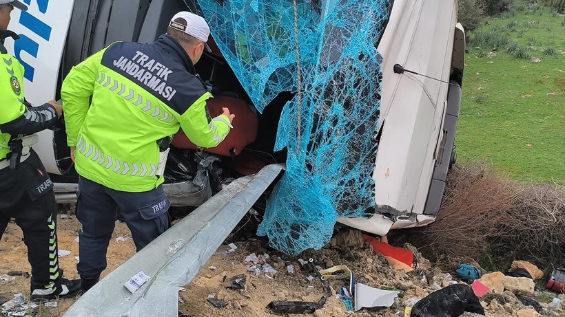 Antalya'da Yolcu Otobüsü Devrildi: 9 Ölü, Çok Sayıda Yaralı Var - Resim : 2