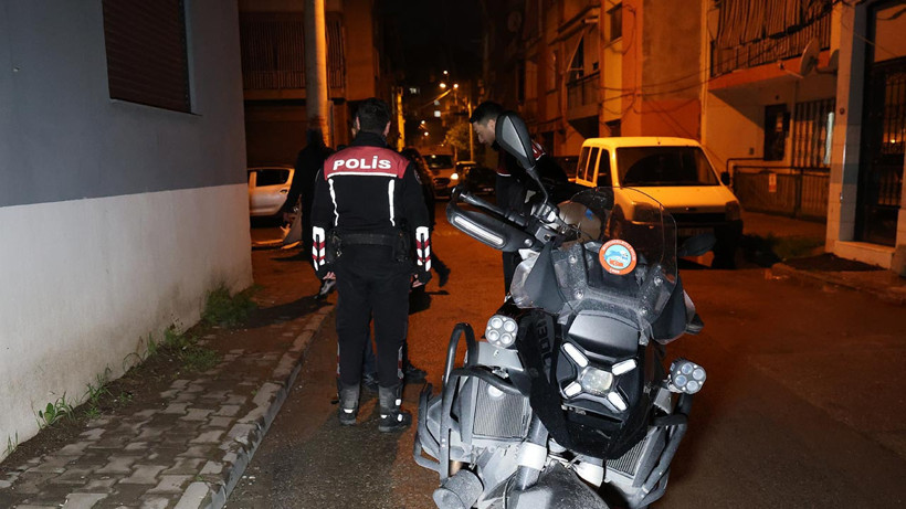 İzmir’de Sokak Ortasında Dehşet! Yol Verme Tartışmasına Aileler Karıştı, 7 Yaralı - Resim : 1