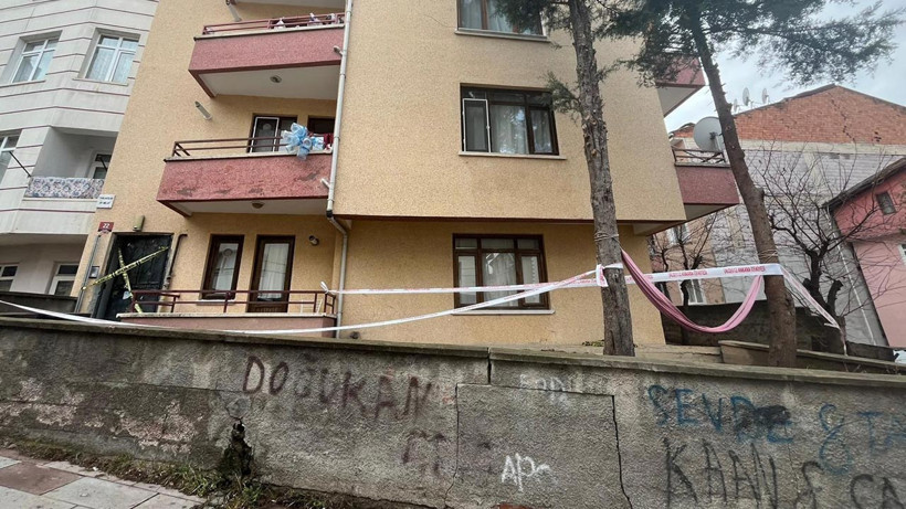 Ankara'da İstinat Duvarı Çöktü, 4 Apartman Tahliye Edildi - Resim : 1