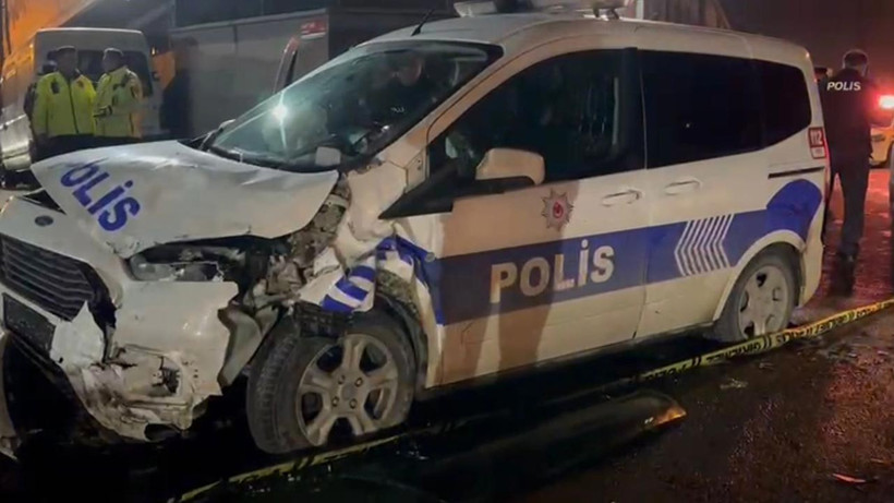 Sultanbeyli'de Trafik Kazası, 2'si Polis 3 Yaralı - Resim : 1