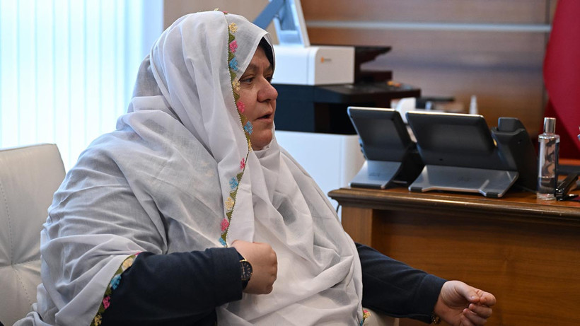 Kıyafetiyle Hedef Alınmıştı:  Mihalgazi Belediye Başkanı Zeynep Güneş Gözyaşlarını Tutamadı - Resim : 2