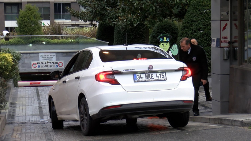 Bakırköy'de Sitenin Otoparkında 30 Milyon Dolarlık Soygun İddiası: Çuvallarla Para Çalan 4 Kişi Her Yerde Aranıyor - Resim : 1