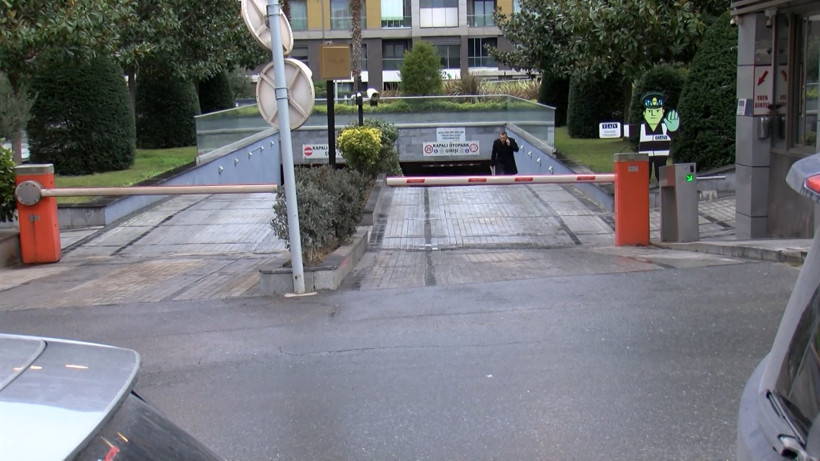 Bakırköy'de Sitenin Otoparkında 30 Milyon Dolarlık Soygun İddiası: Çuvallarla Para Çalan 4 Kişi Her Yerde Aranıyor - Resim : 2