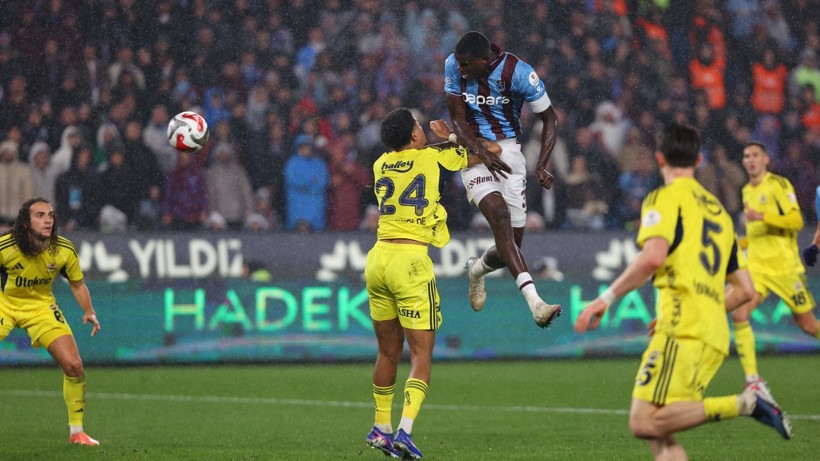 Trabzon'daki Derbide Gol Yağmuru: 3 Puan Fenerbahçe'nin - Resim : 1