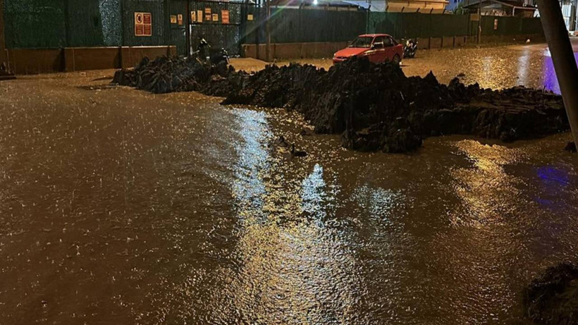 Kuvvetli Sağanak Felakete Döndü: İzmir, Aydın ve Çanakkale Sular Altında Kaldı - Resim : 2