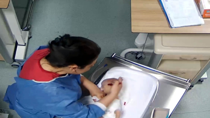 5 Günlük Bebeği Darbeden Hemşirenin Kan Donduran Savunması: 'Bir Anlık Refleksle Oldu' - Resim : 1