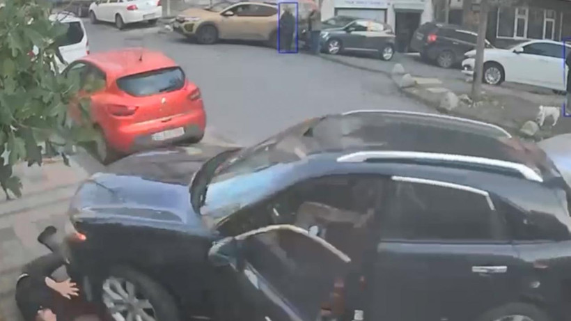 Kağıthane’de Akılalmaz Kaza: Araçtan Düştü, Altında Kaldı! O Anlar Kamerada - Resim : 1