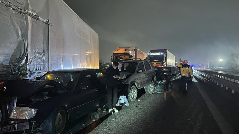 Anadolu Otoyolu’nda 17 Araçlık Zincirleme Kaza, Yaralılar Var - Resim : 1