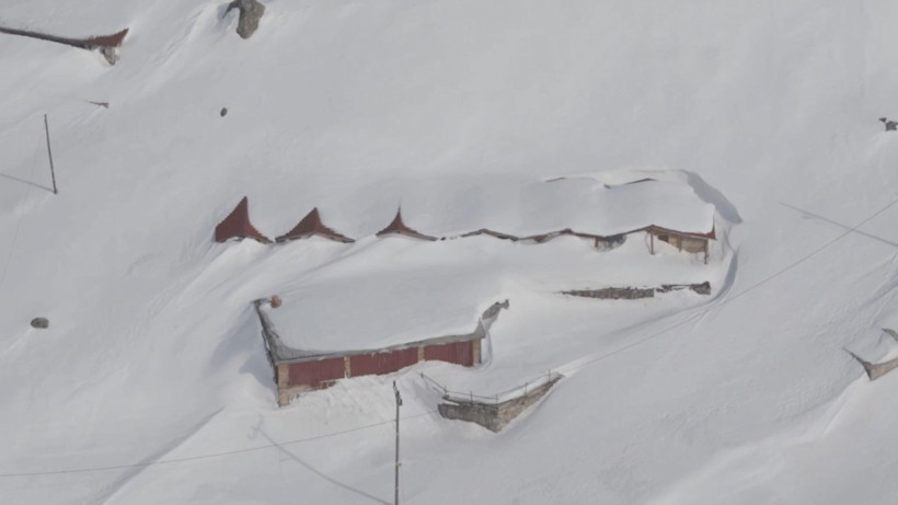 Burası Ne New York, Ne Antarktika Ne de Sibirya... Rize'de Evler Kayboldu, Görenler Hayrete Düştü - Resim: 1