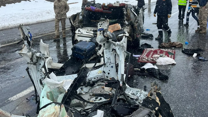 Van'da Feci Kaza! Aynı Aileden 2 Kişi Öldü - Resim : 1