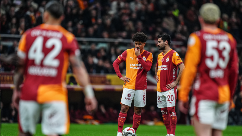 Galatasaray Evinde Tökezledi, Zirve Yarışı Kızıştı - Resim : 1