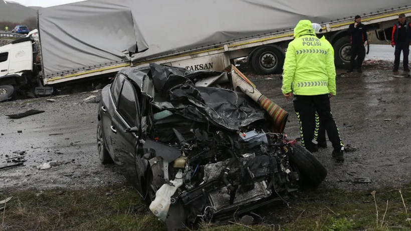 Bitlis'te Feci Kaza! 2 Ölü, 1 Yaralı - Resim : 2