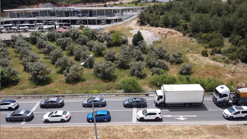 Bayram Göçü Başladı: Trafik Birçok Noktada Durma Noktasına Geldi - Resim : 5