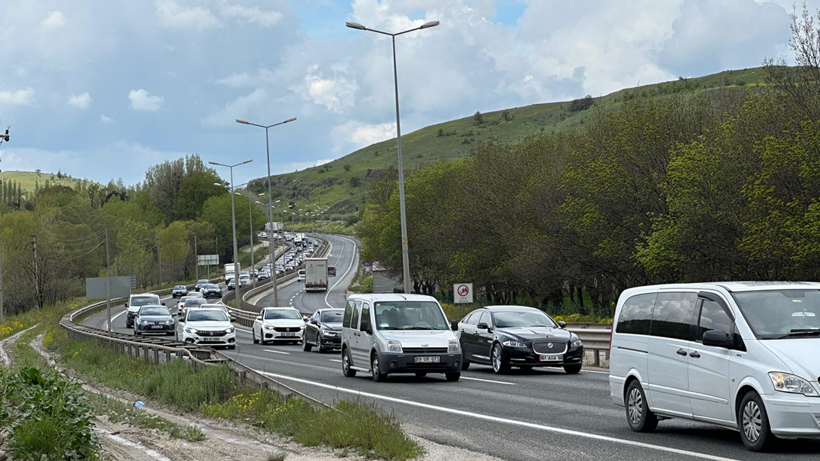 Bayram Göçü Başladı: Trafik Birçok Noktada Durma Noktasına Geldi - Resim : 3