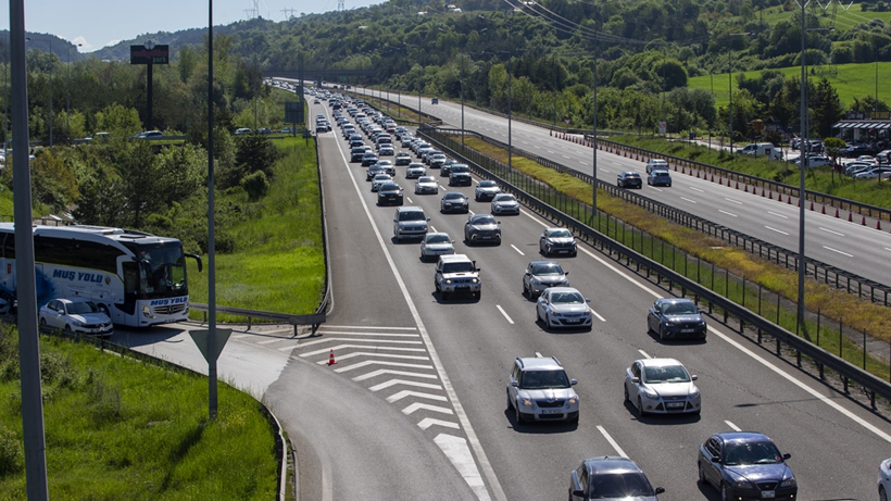 Bayram Tatili Bitti, Dönüş Çilesi Başladı: Trafik Durma Noktasında - Resim: 4