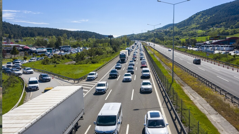 Bayram Tatili Bitti, Dönüş Çilesi Başladı: Trafik Durma Noktasında - Resim: 2