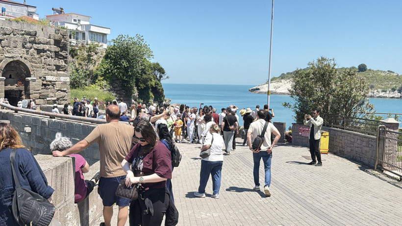 Nüfusunun 27 Katı Misafir! Amasra'da Bayram Tatilinde Rekor Yoğunluk - Resim : 3