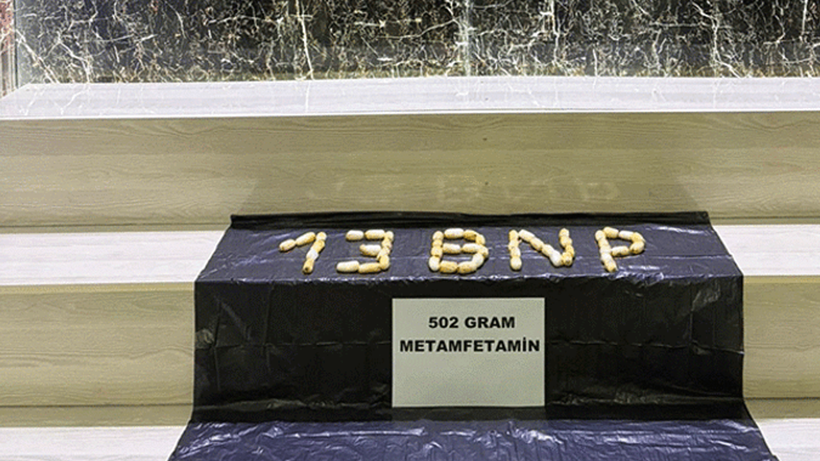 Mide ve Bağırsaklarından Çıkanlar Şok Etti! 62 Parça Halinde Tam 502 Gram... - Resim : 1