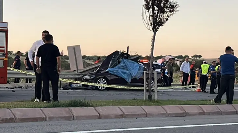 Düğün Konvoyunda Feci Kaza: Bir Ölü, 3 Yaralı - Resim : 1