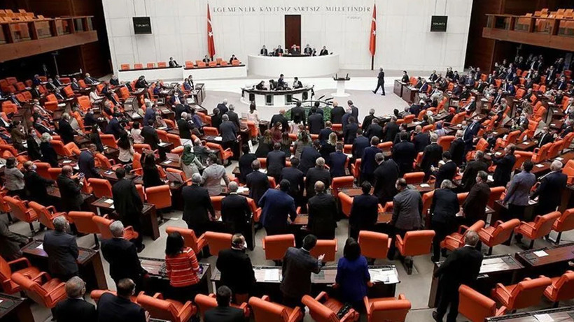 TBMM'de Oturma Düzeni Değişti, YENİ Parti'nin Yeri AK Parti'nin Yanı Oldu - Resim : 1