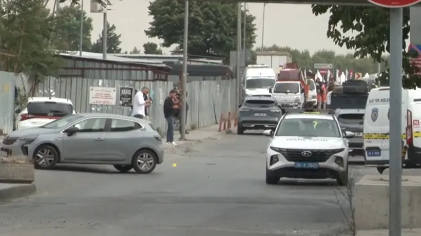 Trafik Polisine Bıçaklı Saldırı Kamerada: Saldırgan Bacağından Vurularak Yakalandı - Resim : 1