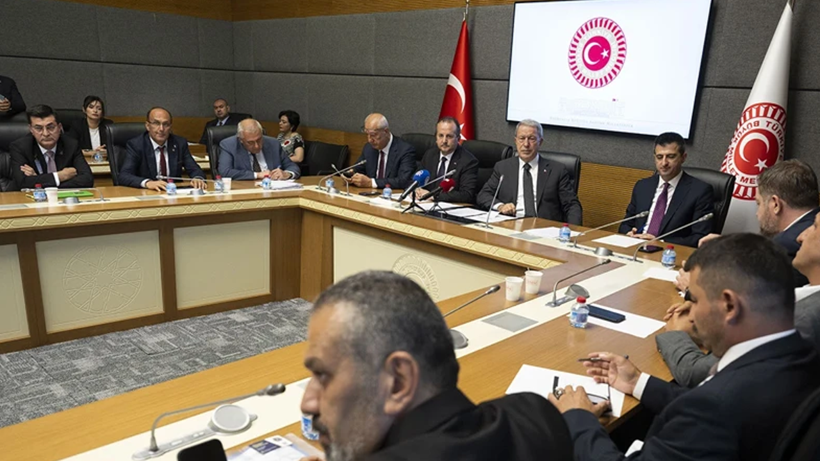 Şehit Aileleri ve Gazilerle Görüşen Hulusi Akar’dan Düzenleme Sözü: 'Yeni Adımlar Atacağız' - Resim : 2