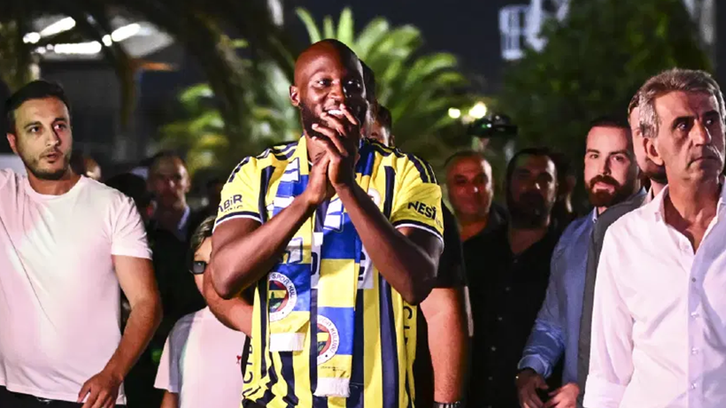 Fenerbahçe'nin Yıldız Golcüsü Lukaku İstanbul'da - Resim : 2