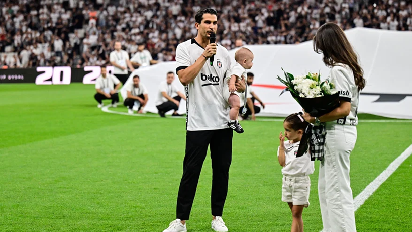Beşiktaş’ta Bir Devrin Sonu... Necip Uysal Futbola Veda Etti - Resim : 1