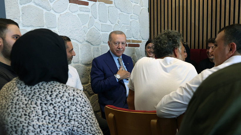 Cumhurbaşkanı Erdoğan Çengelköy'de Esnafla Buluştu: Kebapçı Davetini Geri Çevirmedi - Resim: 5