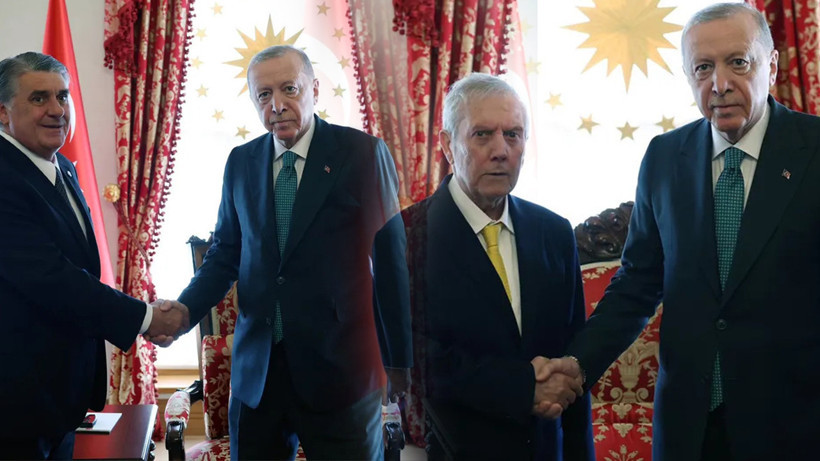 Cumhurbaşkanı Erdoğan, 4 Büyük Kulübün Başkanlarını Dolmabahçe'de Kabul Etti - Resim : 2