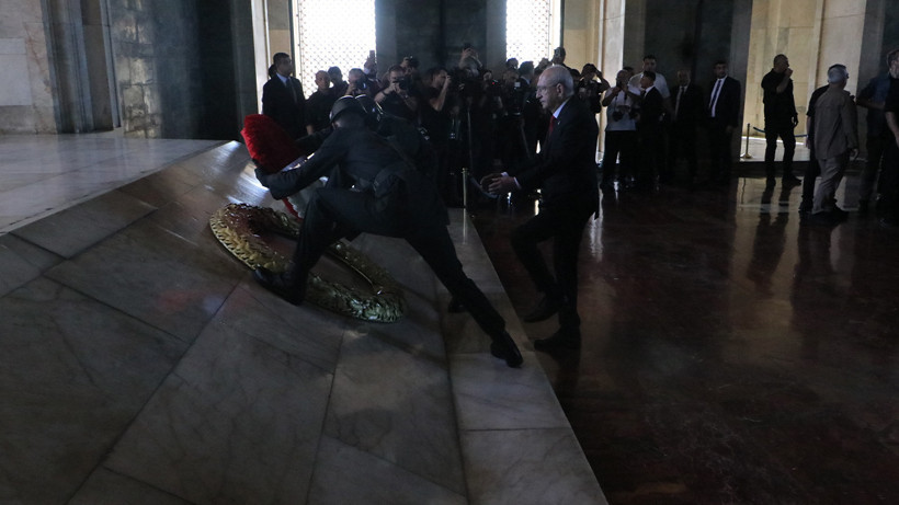 Kemal Kılıçdaroğlu CHP’nin Kuruluş Yıl Dönümünde Anıtkabir’de: 'Millet Egemenliğini Eksiksiz Hakim Kılacağız' - Resim : 1