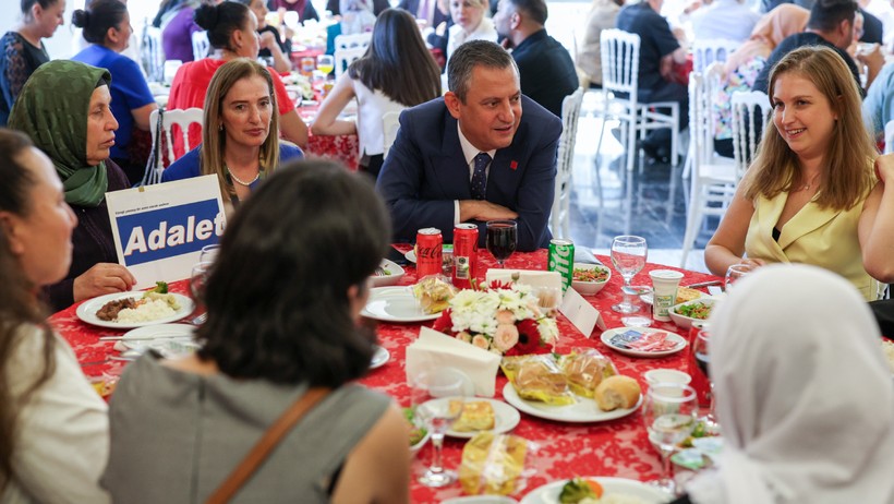 CHP'nin 101'inci Kuruluş Yıl Dönümü... CHP Lideri Özgür Özel, Mağdur Ailelerle Buluştu: 'Annenin Gözyaşının Rengi Yoktur' - Resim : 11
