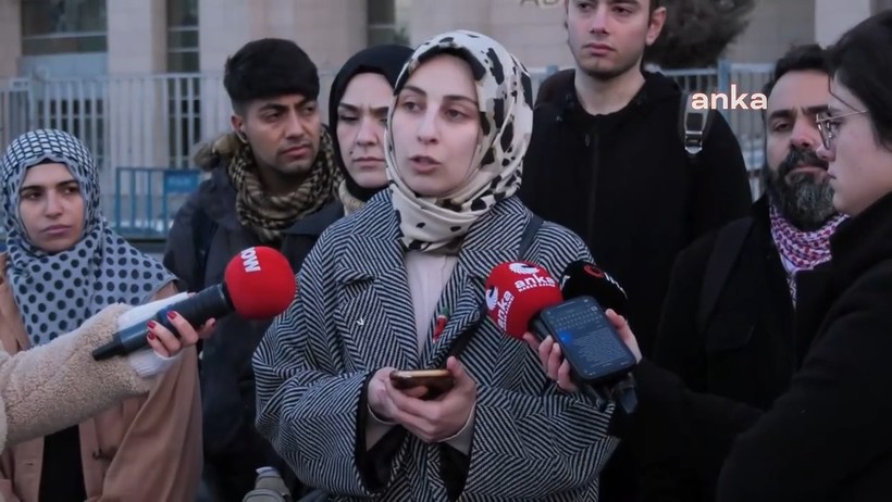 Bakan Tunç Yalanlamıştı... 9 Genç Adliye Önünde: 'Çıplak Arandık, Başörtümüz Kesildi' - Resim : 1