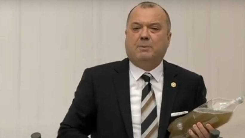 Meclis'te Yine Gergin Anlar... CHP’li Vekil Masaya Bıraktı, Murat Kurum İtti, En Son Kargoya Verildi - Resim : 3