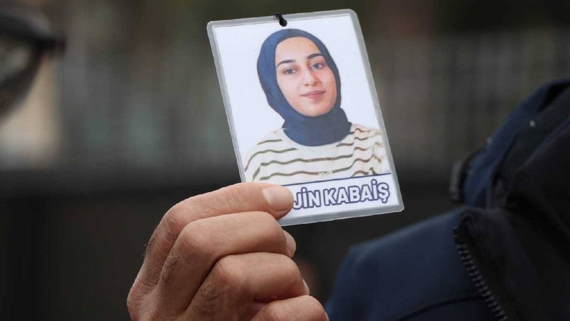 Rojin'in Babasından Narin Davasında ‘Adalet’ Nöbeti: ‘Geçen Sefer de Yalvardım, Kimse Bakmadı, Rojin'e de Sahip Çıkın’ - Resim : 2