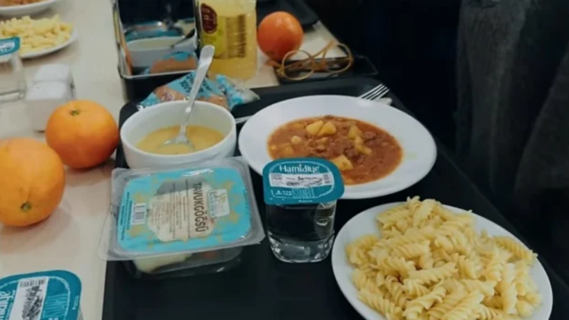 Vedat Milor'dan Kent Lokantası Yorumu: Et Yemeğine Şaşırdı, Makarnayı 'Al Dante' Buldu - Resim : 1