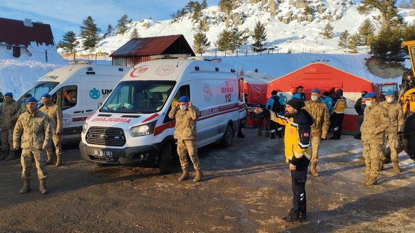 Bolu'da Kayak Merkezindeki Otel Yangınında Can Pazarı: Kaçmak İçin Camlardan Atladılar! Ölü ve Yaralılar Var - Resim : 3