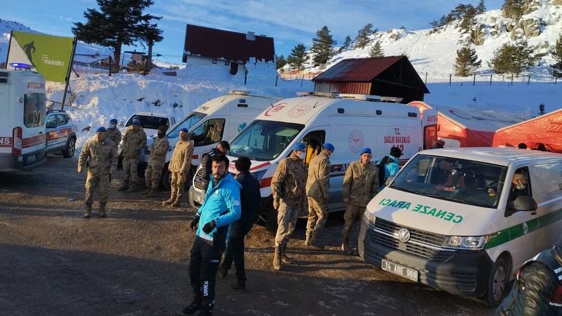 Bolu'da Kayak Merkezindeki Otel Yangınında Can Pazarı: Kaçmak İçin Camlardan Atladılar! Ölü ve Yaralılar Var - Resim : 4