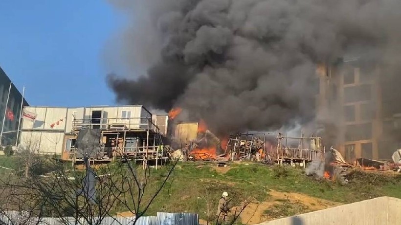 Üsküdar'da İşçilerin Kaldığı Konteynerlerde Yangın - Resim : 1