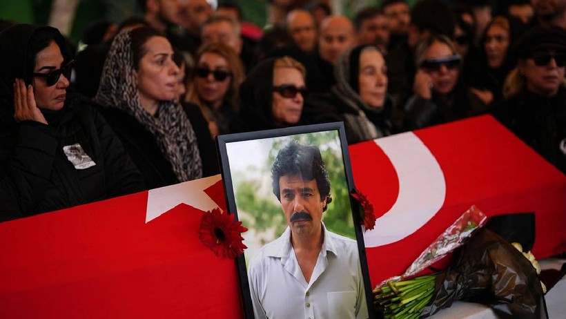 Ferdi Tayfur’un Kızı Tuğçe Tayfur’dan Sürpriz Hamle, Sadece 10 Ay Dayanabildi - Resim : 1