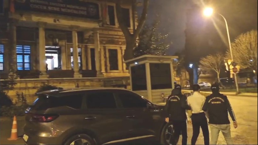 Türkiye'nin Kanını Donduran Olayda Yeni Görüntüler Ortaya Çıktı: Katliam Evinden Böyle Çıkıp Gitmiş! - Resim : 2