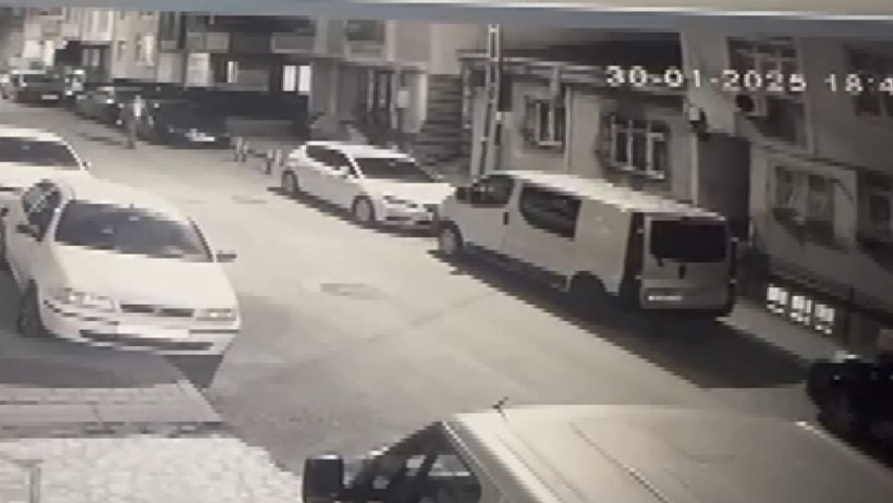 Türkiye'nin Kanını Donduran Olayda Yeni Görüntüler Ortaya Çıktı: Katliam Evinden Böyle Çıkıp Gitmiş! - Resim : 4
