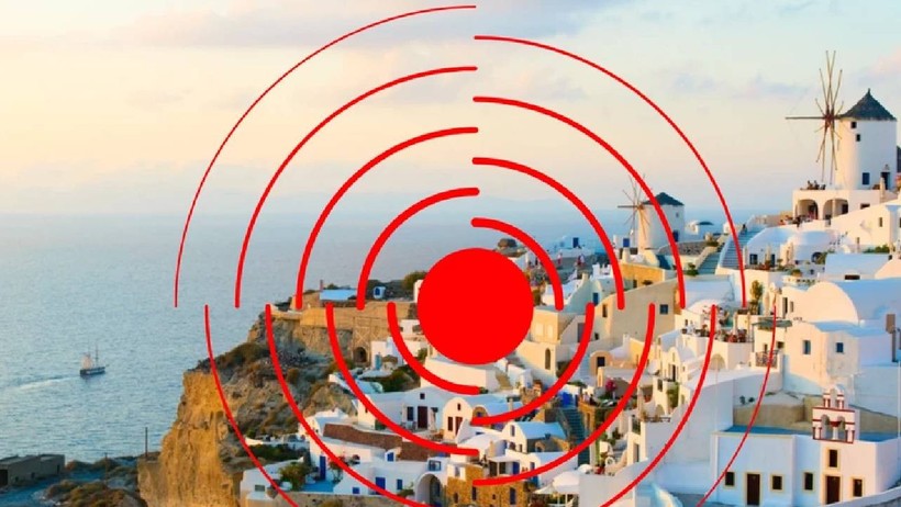 Ege Denizi İki Günde 570 Kez Sallandı! Santorini'de Korkutan Görüntü, 'Aylarca Sürecek' Diyerek Nedenini Açıkladı - Resim : 1