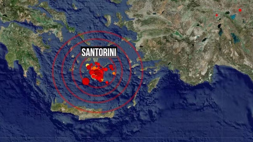Ege Denizi İki Günde 570 Kez Sallandı! Santorini'de Korkutan Görüntü, 'Aylarca Sürecek' Diyerek Nedenini Açıkladı - Resim : 2